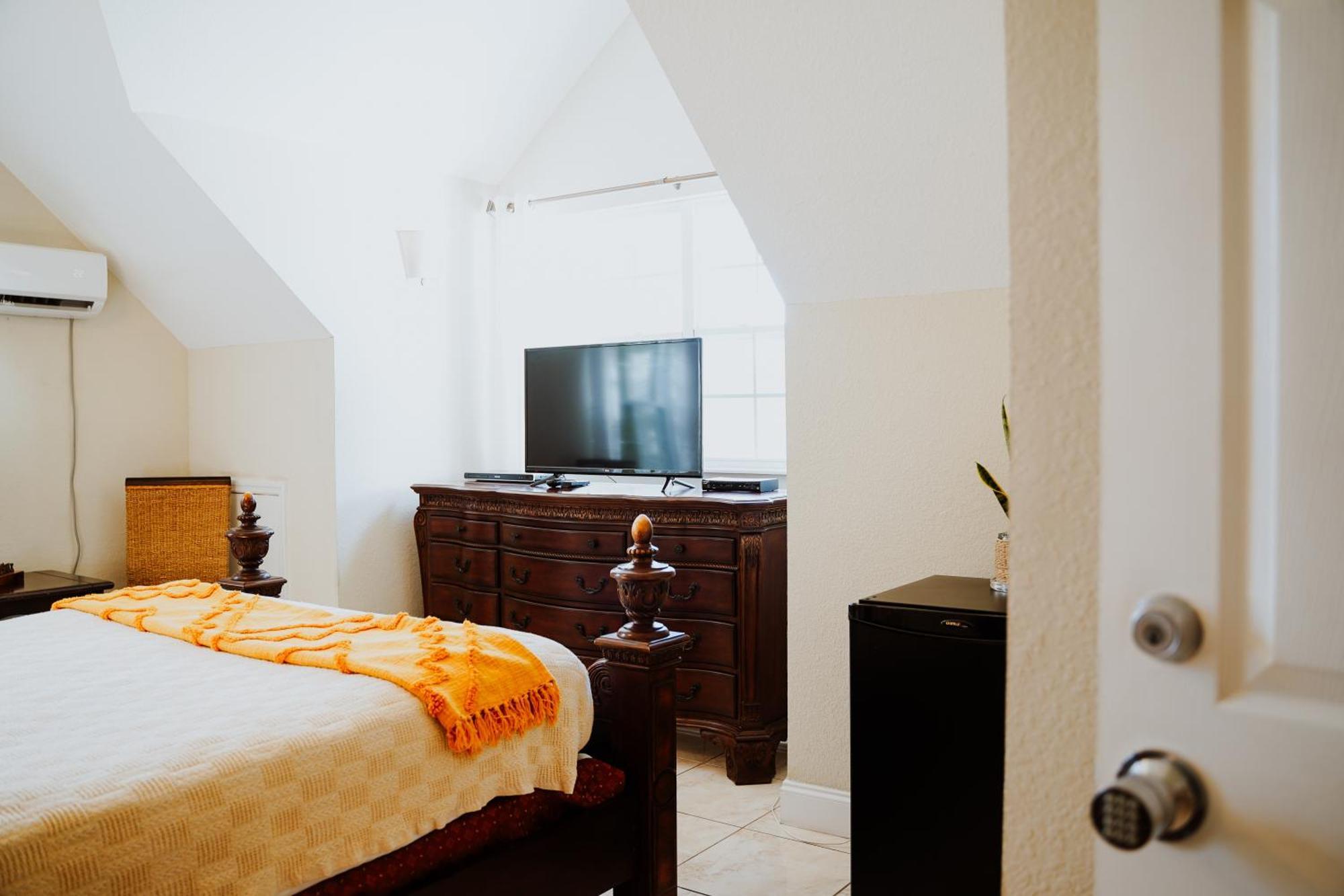 West Bay Shangri-La Boutique Bed & Breakfast المظهر الخارجي الصورة