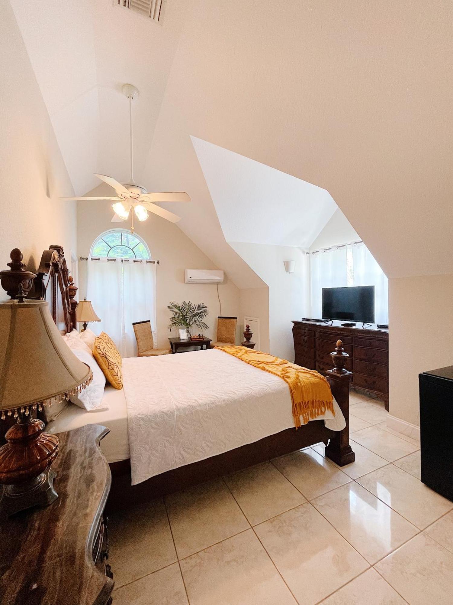 West Bay Shangri-La Boutique Bed & Breakfast المظهر الخارجي الصورة