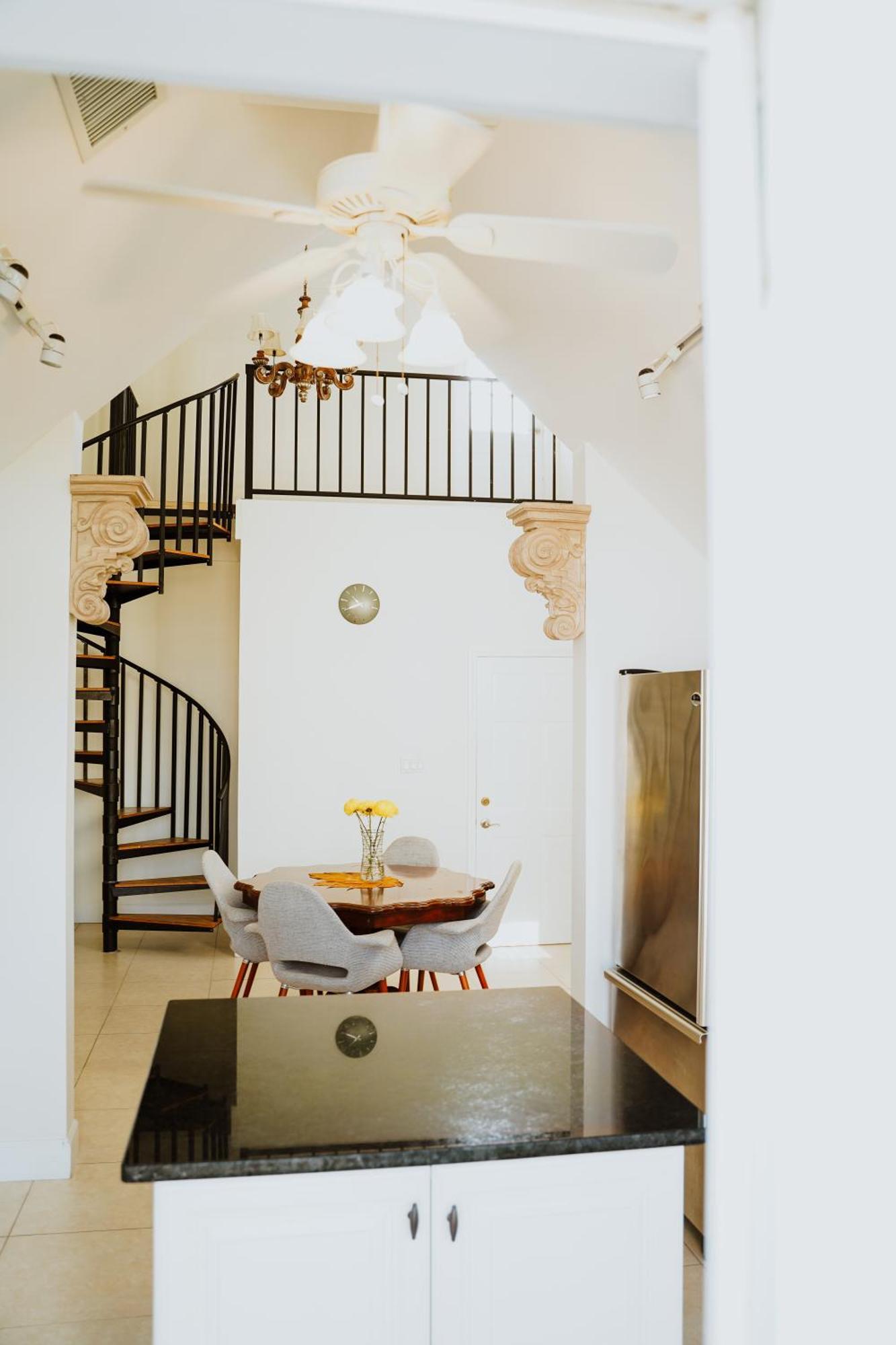 West Bay Shangri-La Boutique Bed & Breakfast الغرفة الصورة