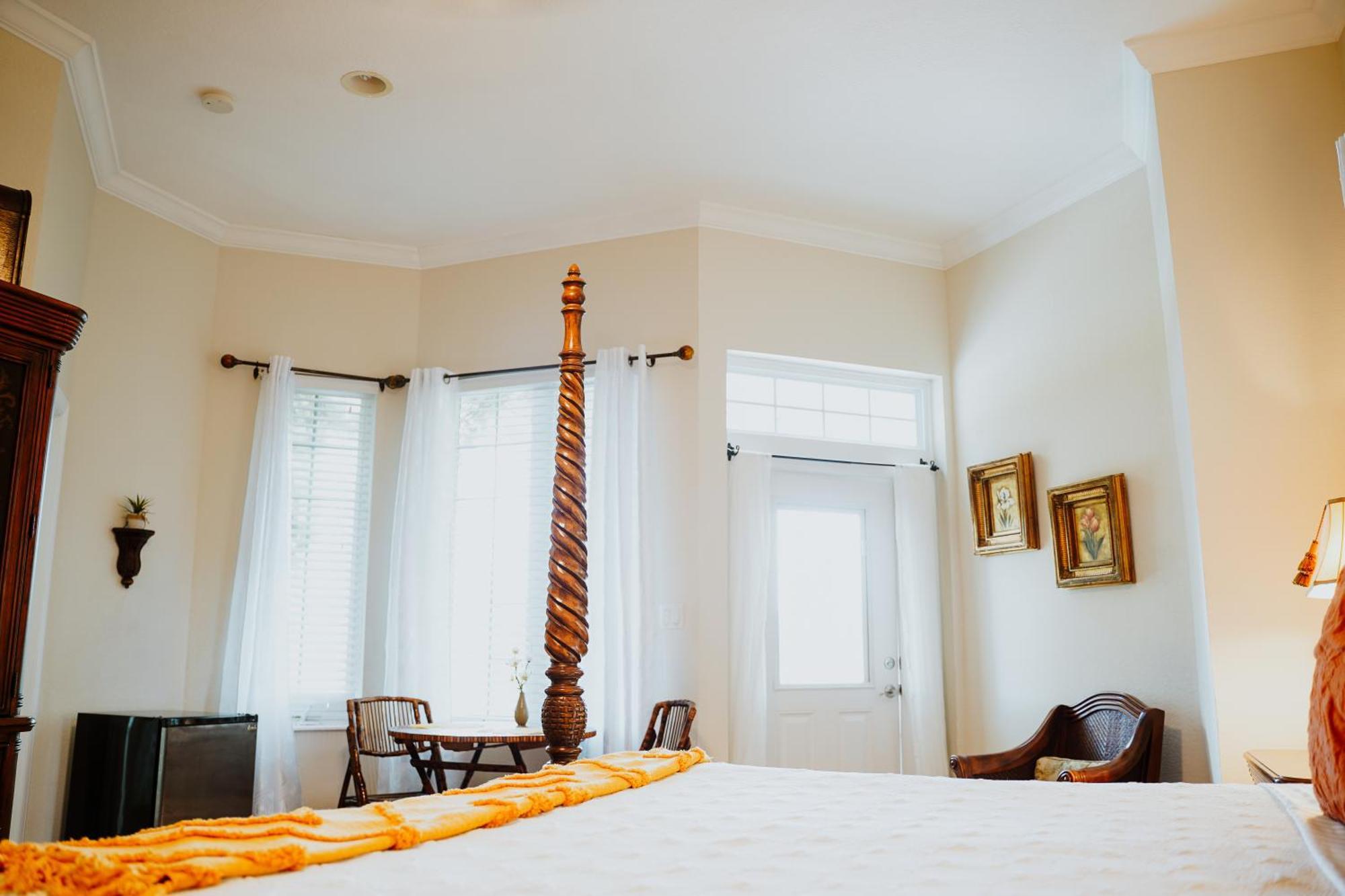 West Bay Shangri-La Boutique Bed & Breakfast الغرفة الصورة