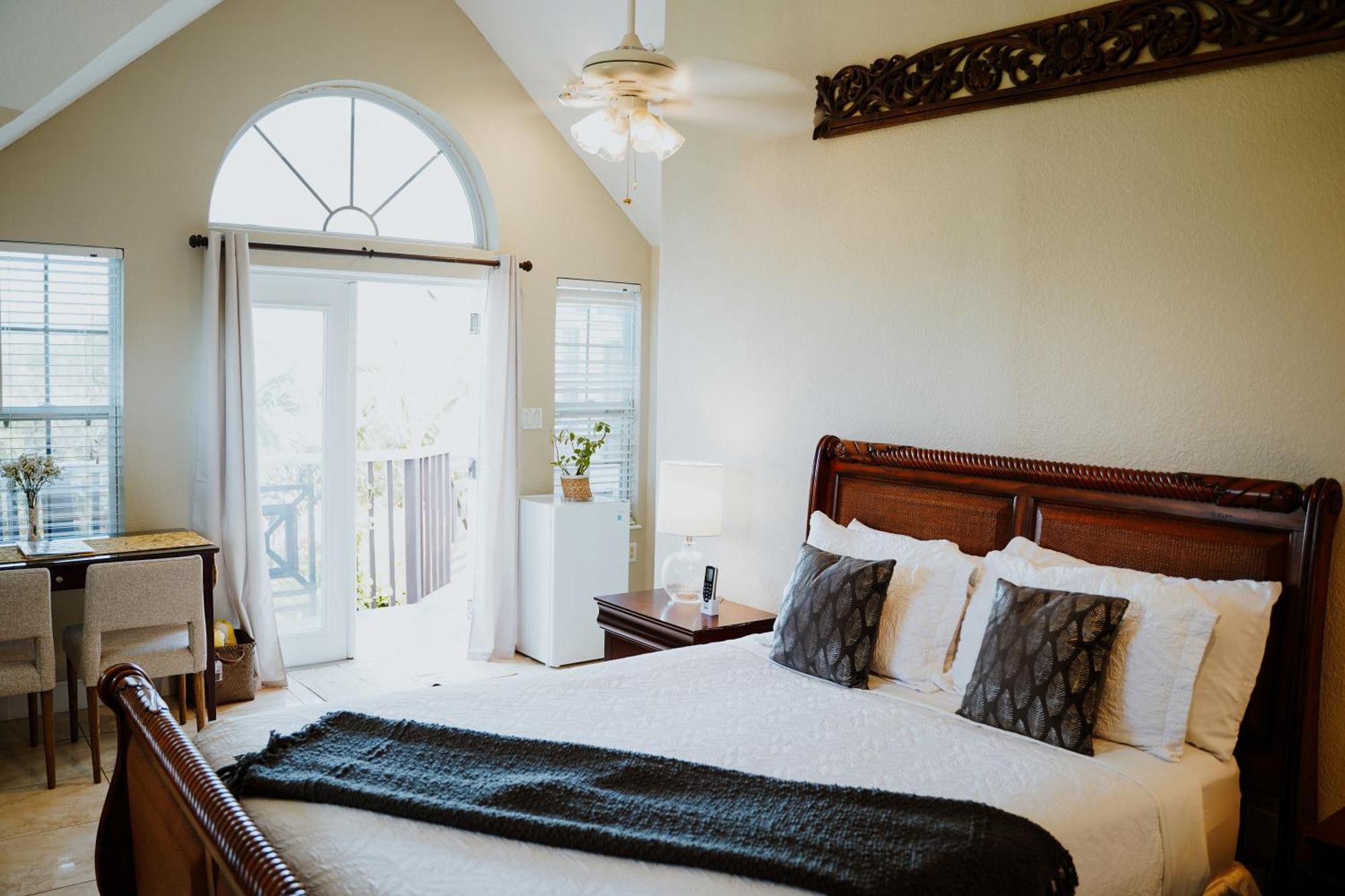 West Bay Shangri-La Boutique Bed & Breakfast الغرفة الصورة