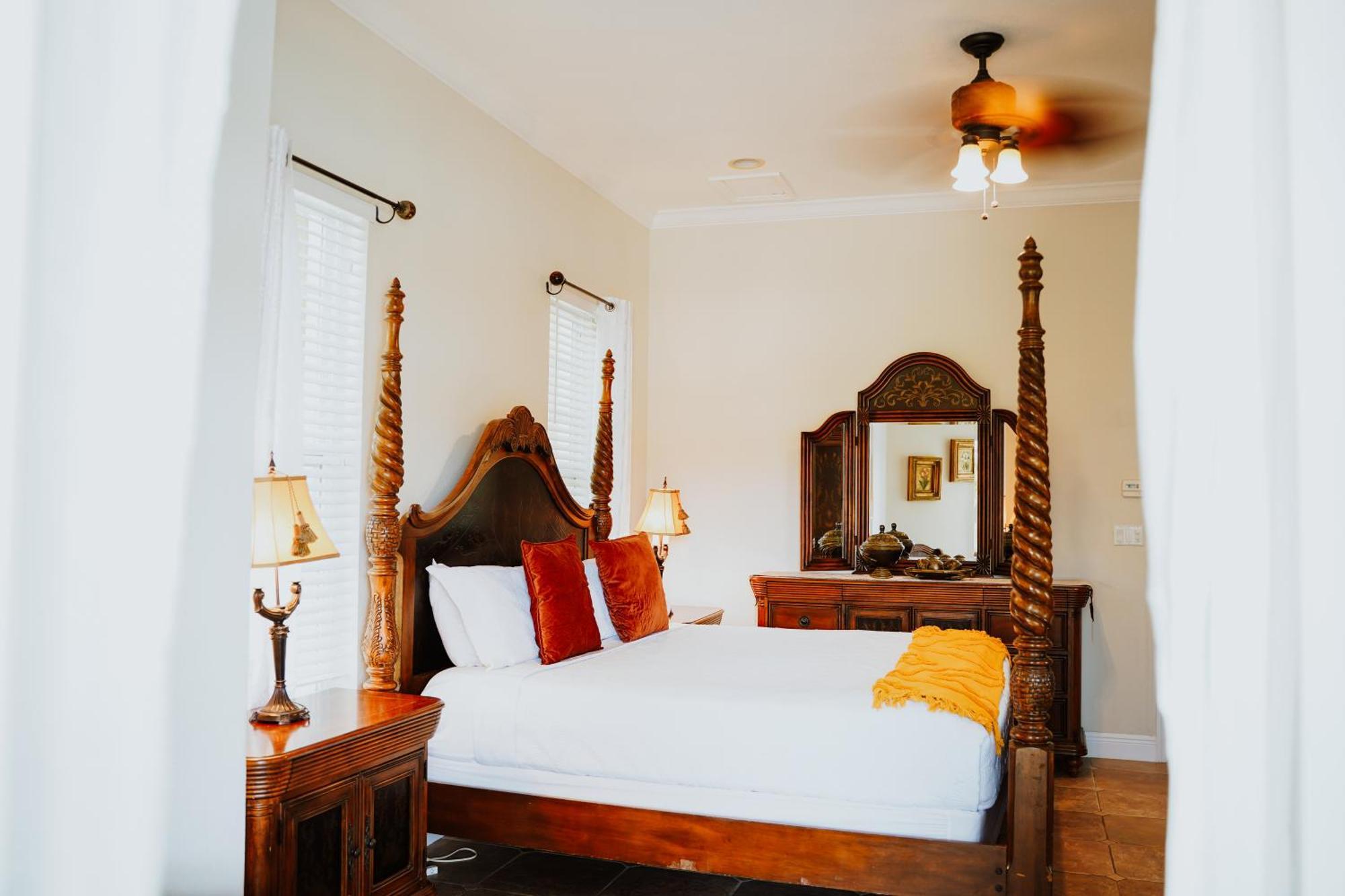 West Bay Shangri-La Boutique Bed & Breakfast الغرفة الصورة