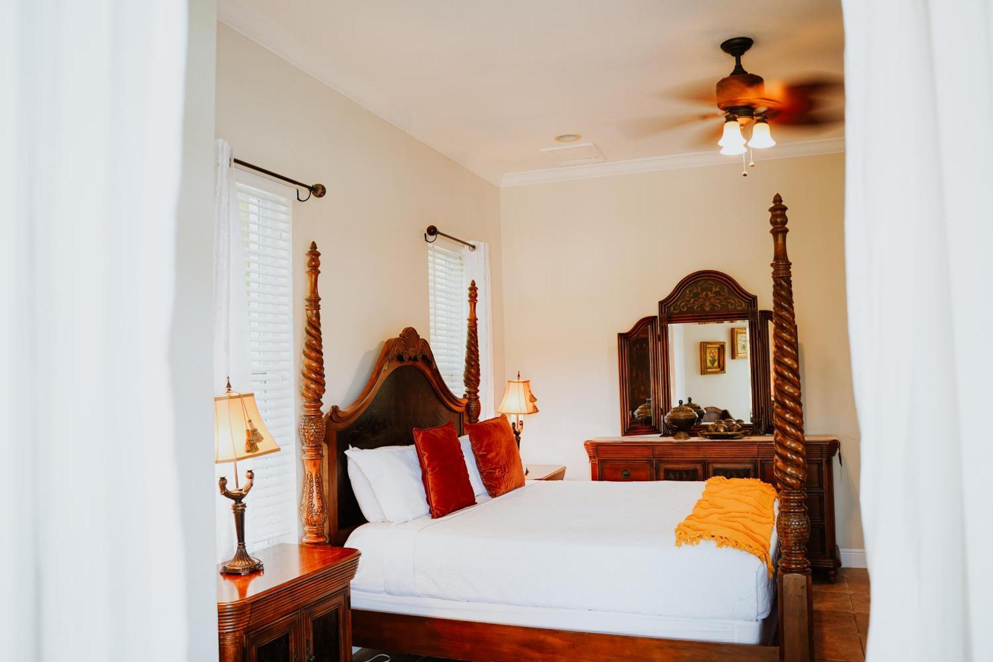 West Bay Shangri-La Boutique Bed & Breakfast المظهر الخارجي الصورة